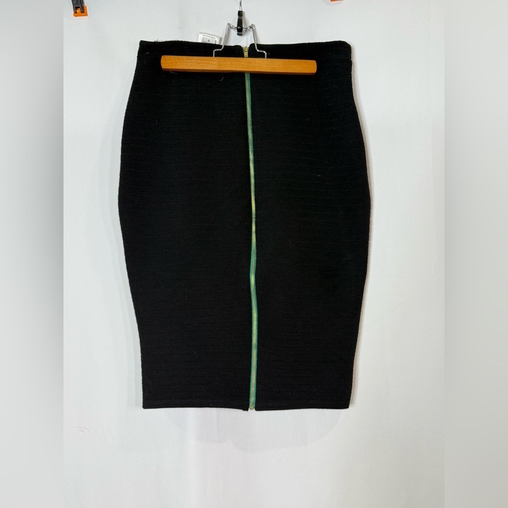 Elegant BarIII Black ribbed pencil Skirt with Green zipper‎ Accent- small​